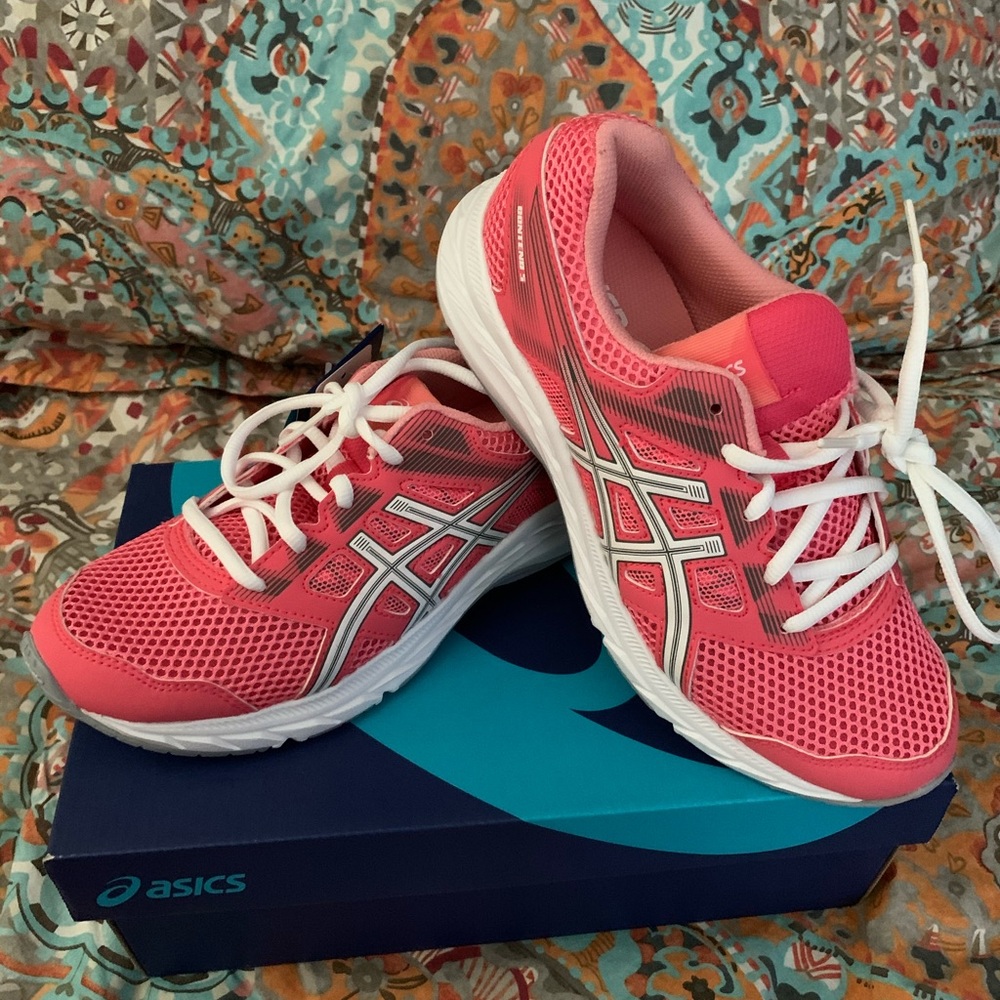 Asics kids shoes Sz 5.5
